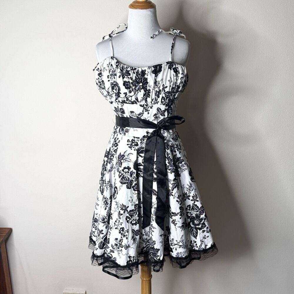 Voodoo Vixen Black and White Floral 50’s Style Rockabilly Halter Dress